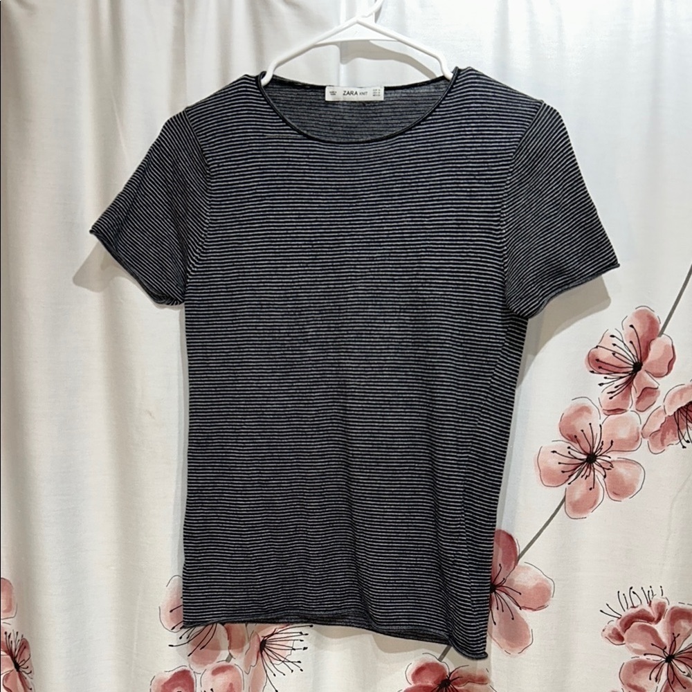 ZARA Knit Short Sleeved Women’s Shirt • Size Medium